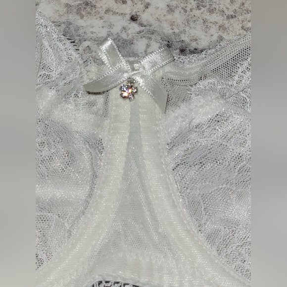 Wacoal Retro Chic Underwire White Lace Bra 34D, Semi Sheer, Lacey - Picture 4 of 8